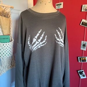 Crew Neck Gray Skull Sweatshirt